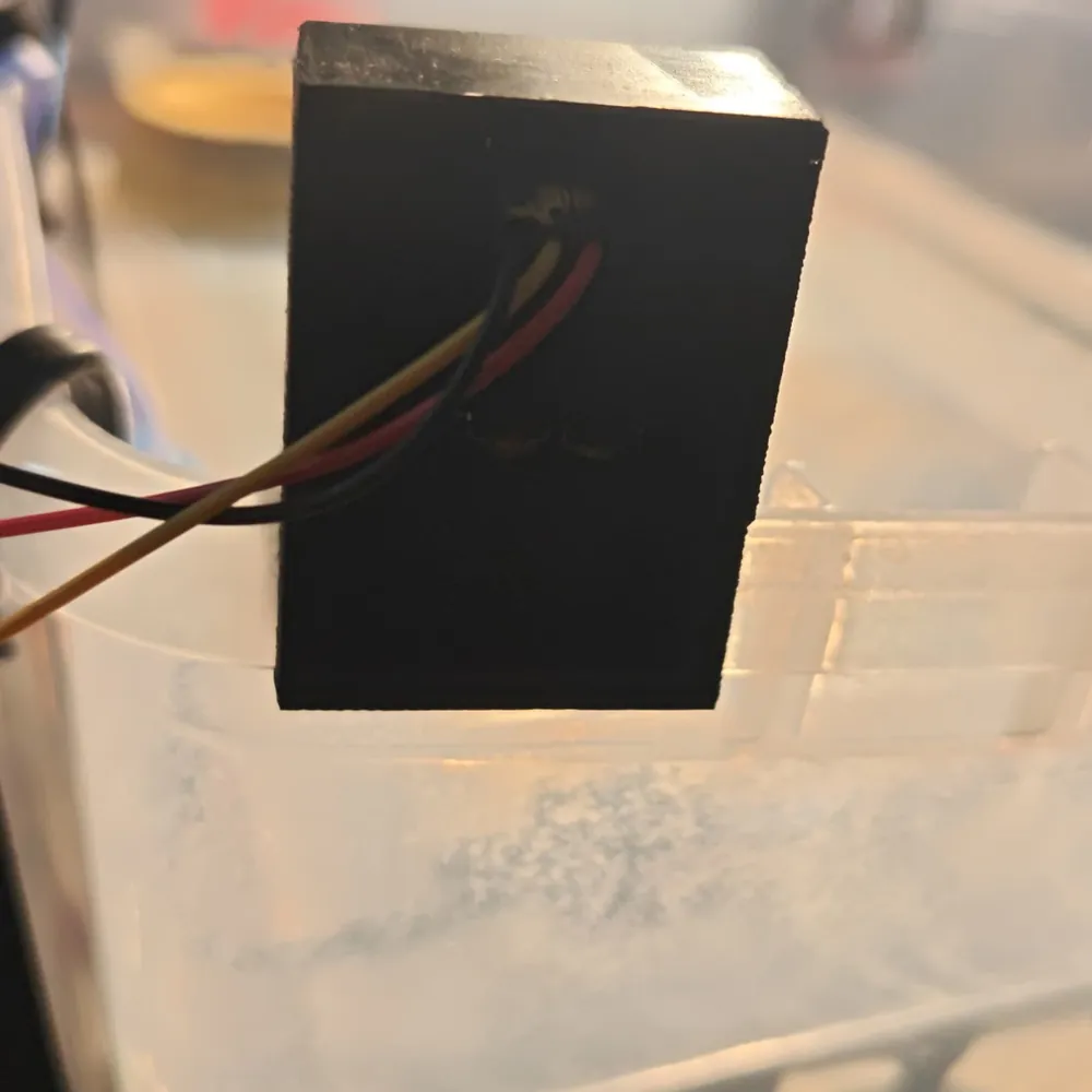 Back of the printed PIR case clipped on a tank rim